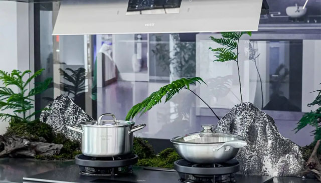 厨电龙头齐聚隐嵌厨电新赛道，华帝深耕功能美学，破解用户痛点