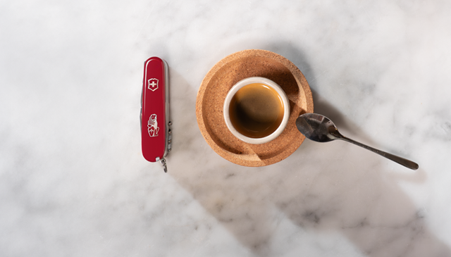 做好准备,自成大师: VICTORINOX 维氏与 LA MARZOCCO 联合打造咖啡师工具